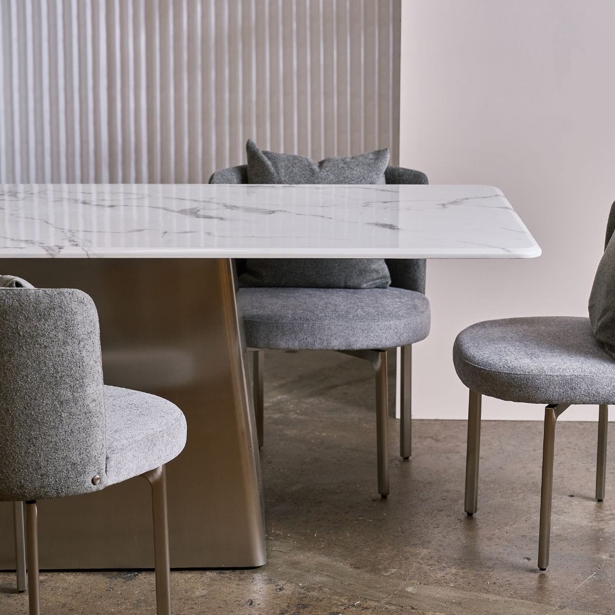 BOLITA DINING TABLE