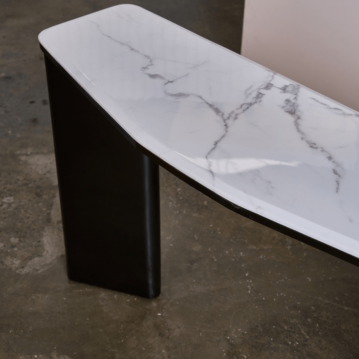 BILIA CONSOLE TABLE