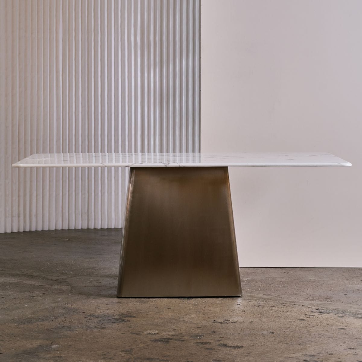 BOLITA DINING TABLE