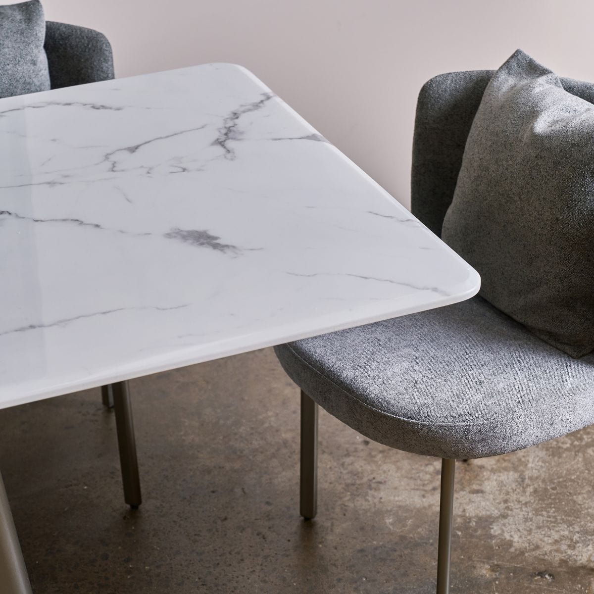 BOLITA DINING TABLE