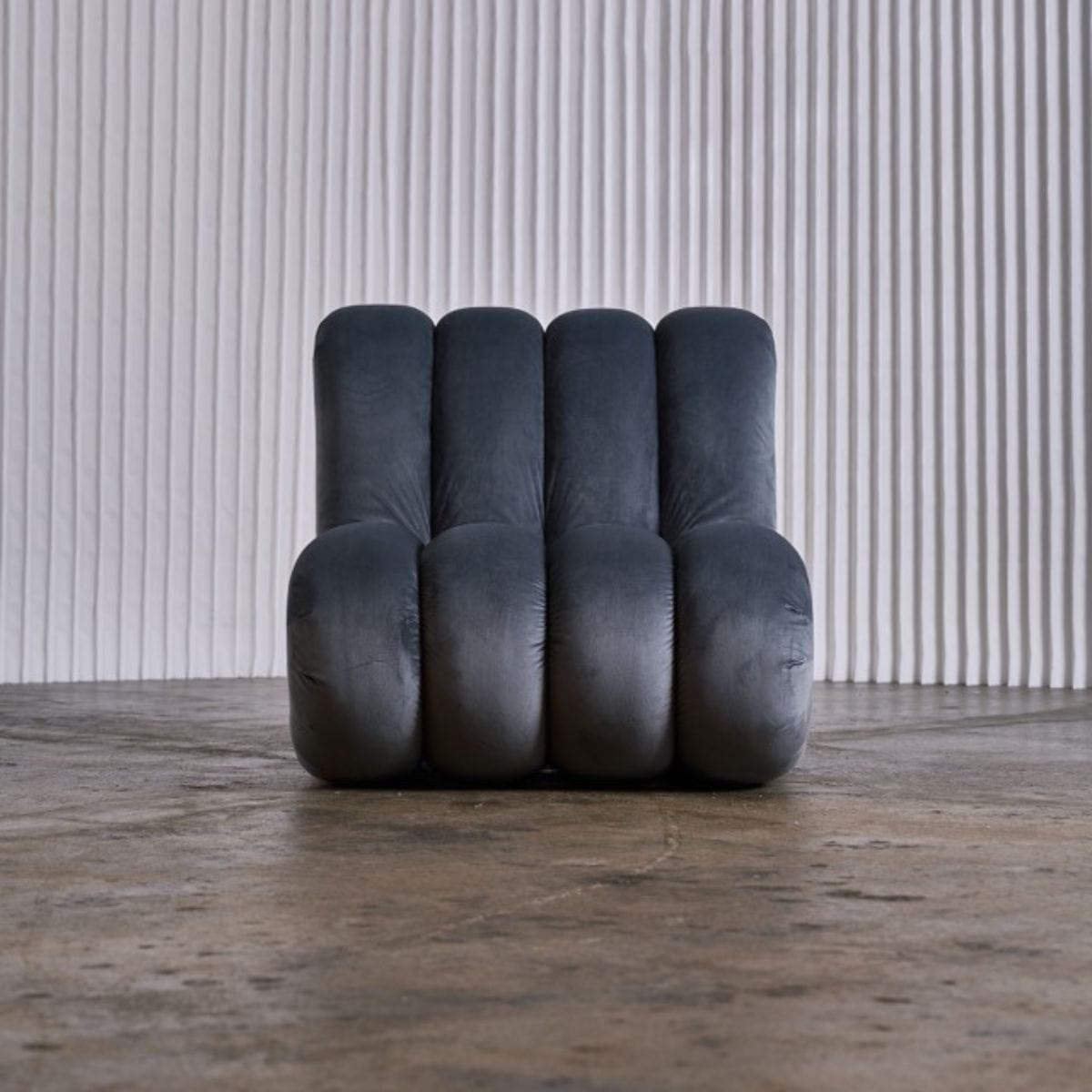 CARRARA LOUNGE CHAIR