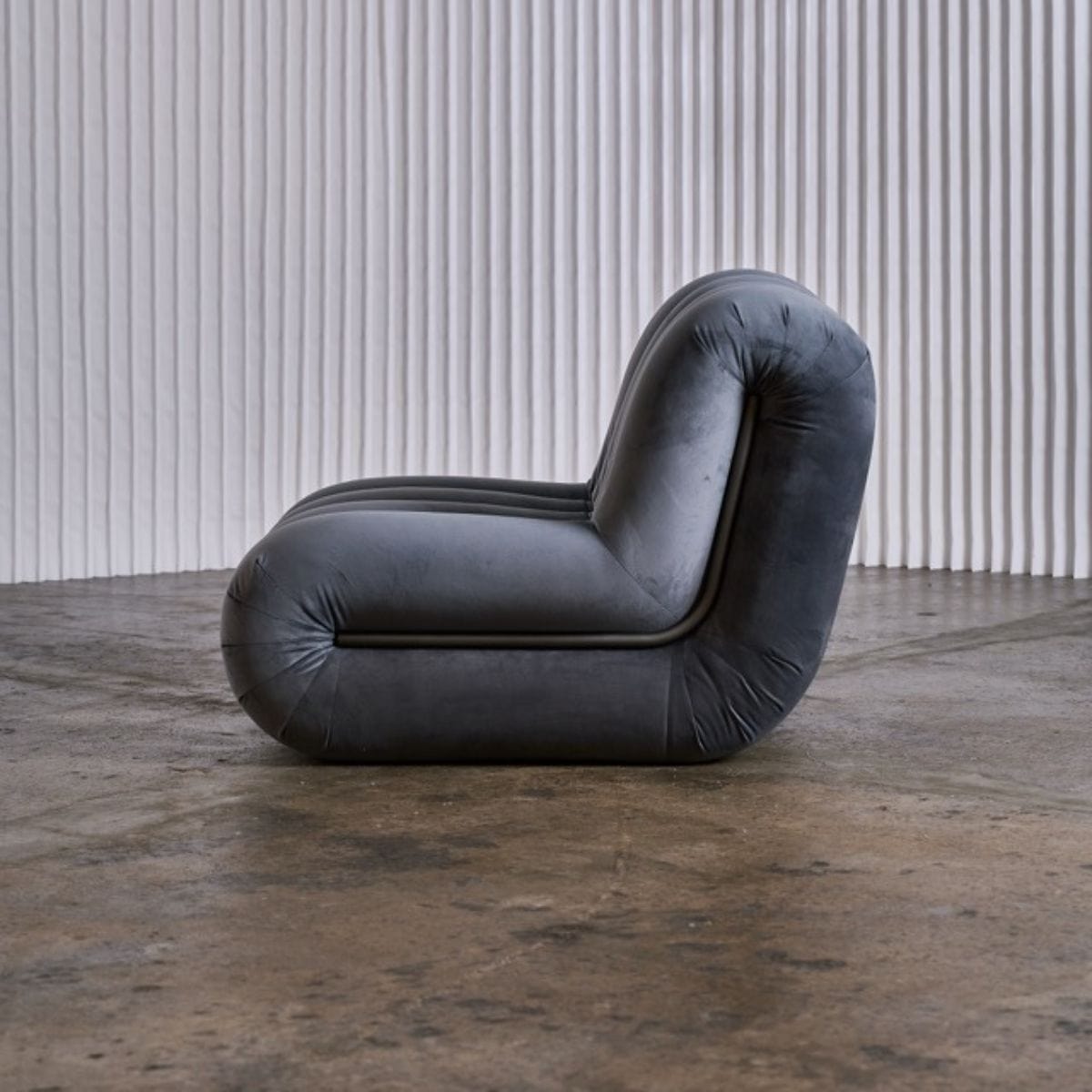 CARRARA LOUNGE CHAIR