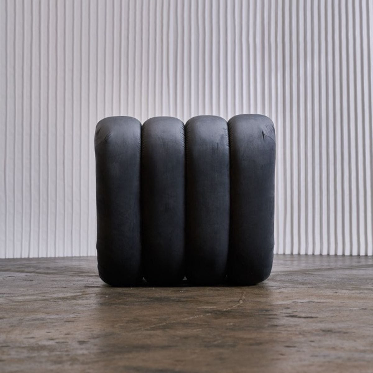 CARRARA LOUNGE CHAIR