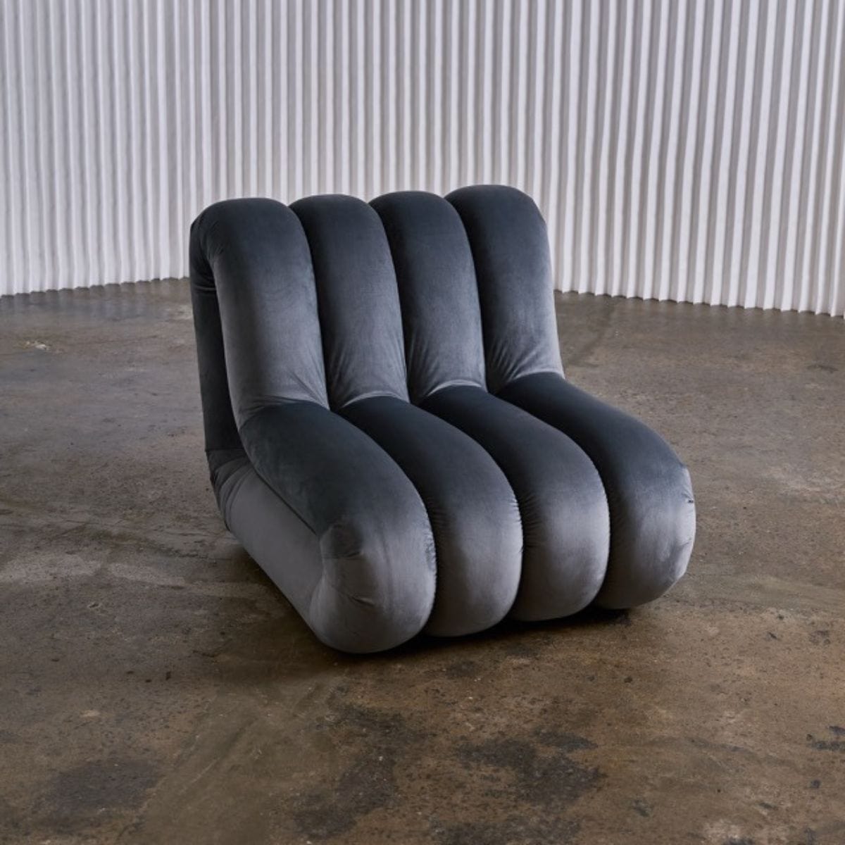 CARRARA LOUNGE CHAIR