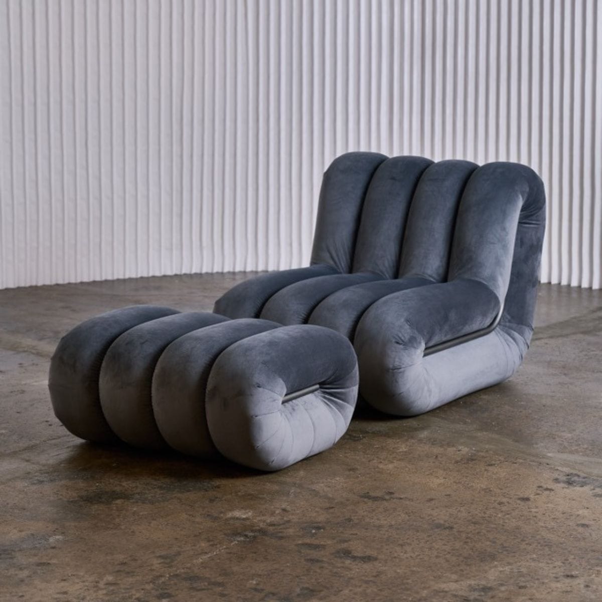 CARRARA LOUNGE CHAIR