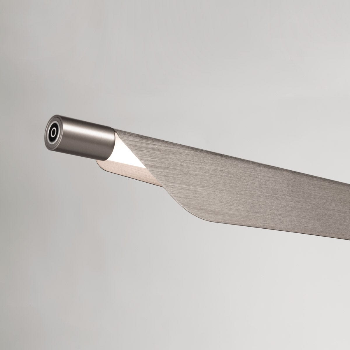 JAQUE ADJUSTABLE LED LINEAR PENDANT LAMP GREY DETAIL ON