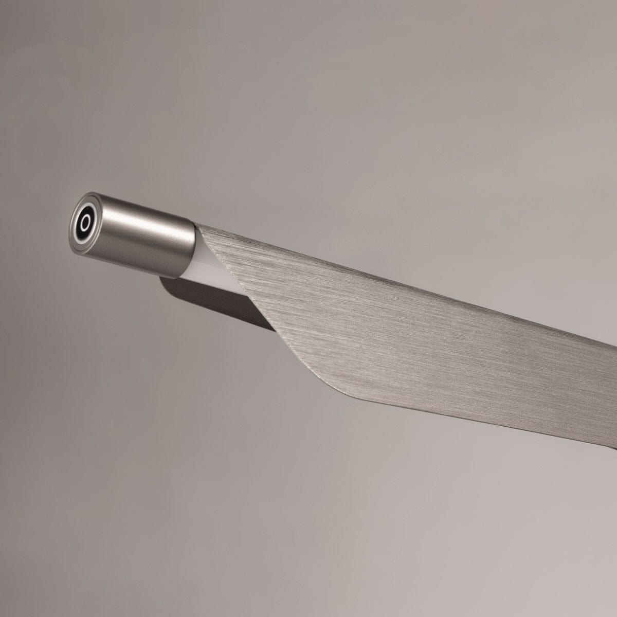 JAQUE ADJUSTABLE LED LINEAR PENDANT LAMP GREY DETAIL OFF