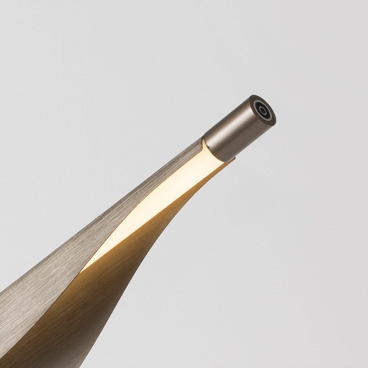 RIAN LINEAR PENDANT LIGHT